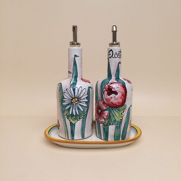 Set of 2 oil and vinegar bottles, cm.20h with tray